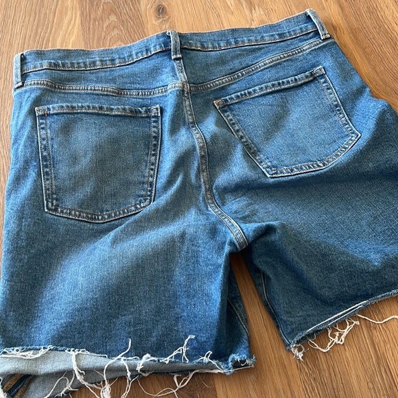 Old Navy distressed Jean Shorts - Picture 4 of 4